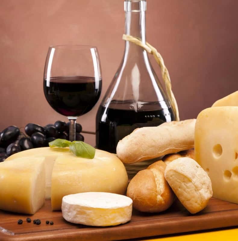 Food tasting of 4 Burgundy wines & 4 cheeses in the heart of Dijon