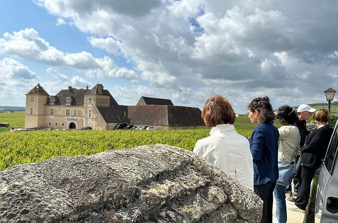 Private day tour in Burgundy : Côte de Beaune & Côte de Nuits